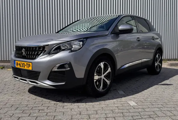 130 PK Automaat | Trekhaak | Navigatie | Parkeersensoren voor en achter | Apple Carplay / Android Auto | | Lederen stuurwiel | Lendesteunen (verstelbaar) | Metaalkleur