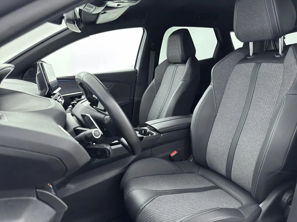 SUV 130pk Automaat Allure Pack Business | Camera | Dodehoekbewaking | Apple Carplay | Draadloos Laden | Keyless Entry/Start