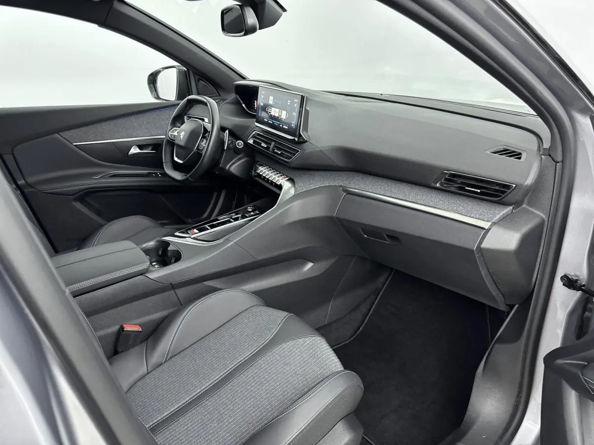 SUV 130pk Automaat Allure Pack Business | Camera | Dodehoekbewaking | Apple Carplay | Draadloos Laden | Keyless Entry/Start