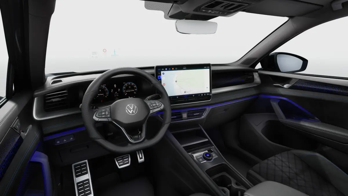 1.5 eHybrid R-Line Edition 204 PK | Automaat | Panoramaschuif-kanteldak | Trekhaak inklapbaar | 360 graden camera | Head-updisplay | IQ.LIGHT | Climatronic | Voorstoelen met massagefunctie |