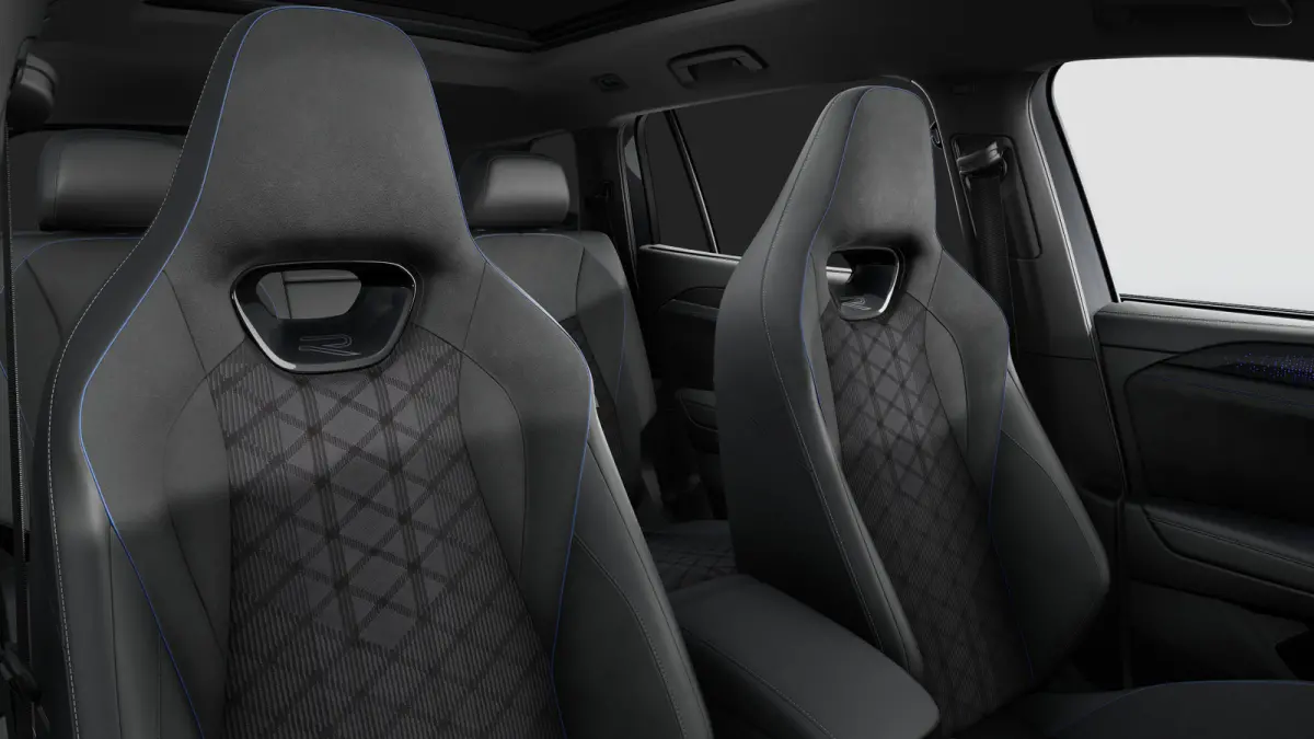 1.5 eHybrid R-Line Edition 204 PK | Automaat | Panoramaschuif-kanteldak | Trekhaak inklapbaar | 360 graden camera | Head-updisplay | IQ.LIGHT | Climatronic | Voorstoelen met massagefunctie |