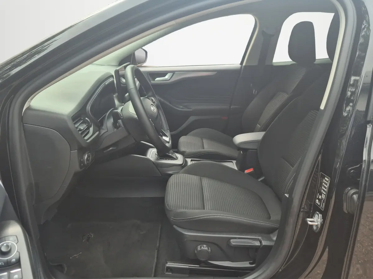 1.0 EcoBoost Hybrid Titanium 155pk | Elekt. Trekhaak | Winterpack | Adaptive Cruise | Dodehoek Detectie