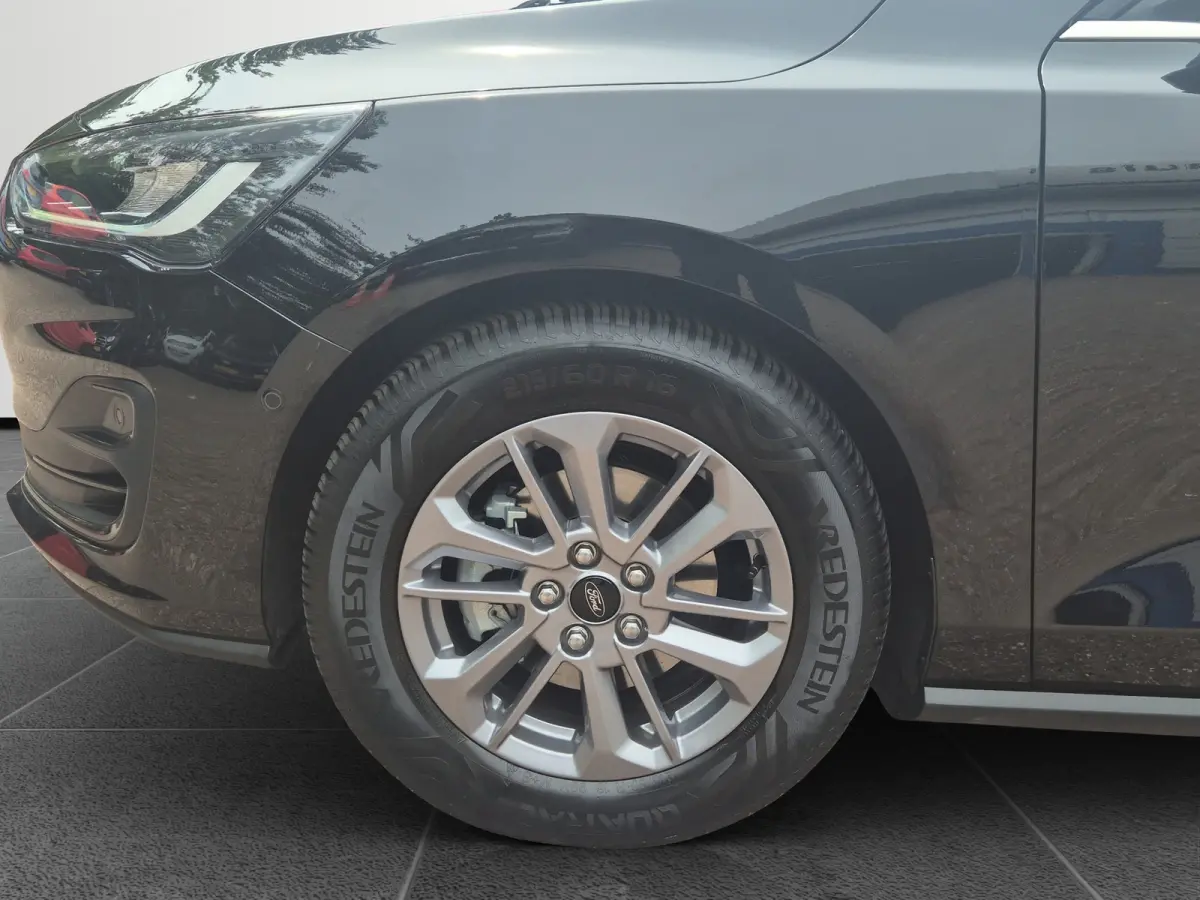 1.0 EcoBoost Hybrid Titanium 155pk | Elekt. Trekhaak | Winterpack | Adaptive Cruise | Dodehoek Detectie