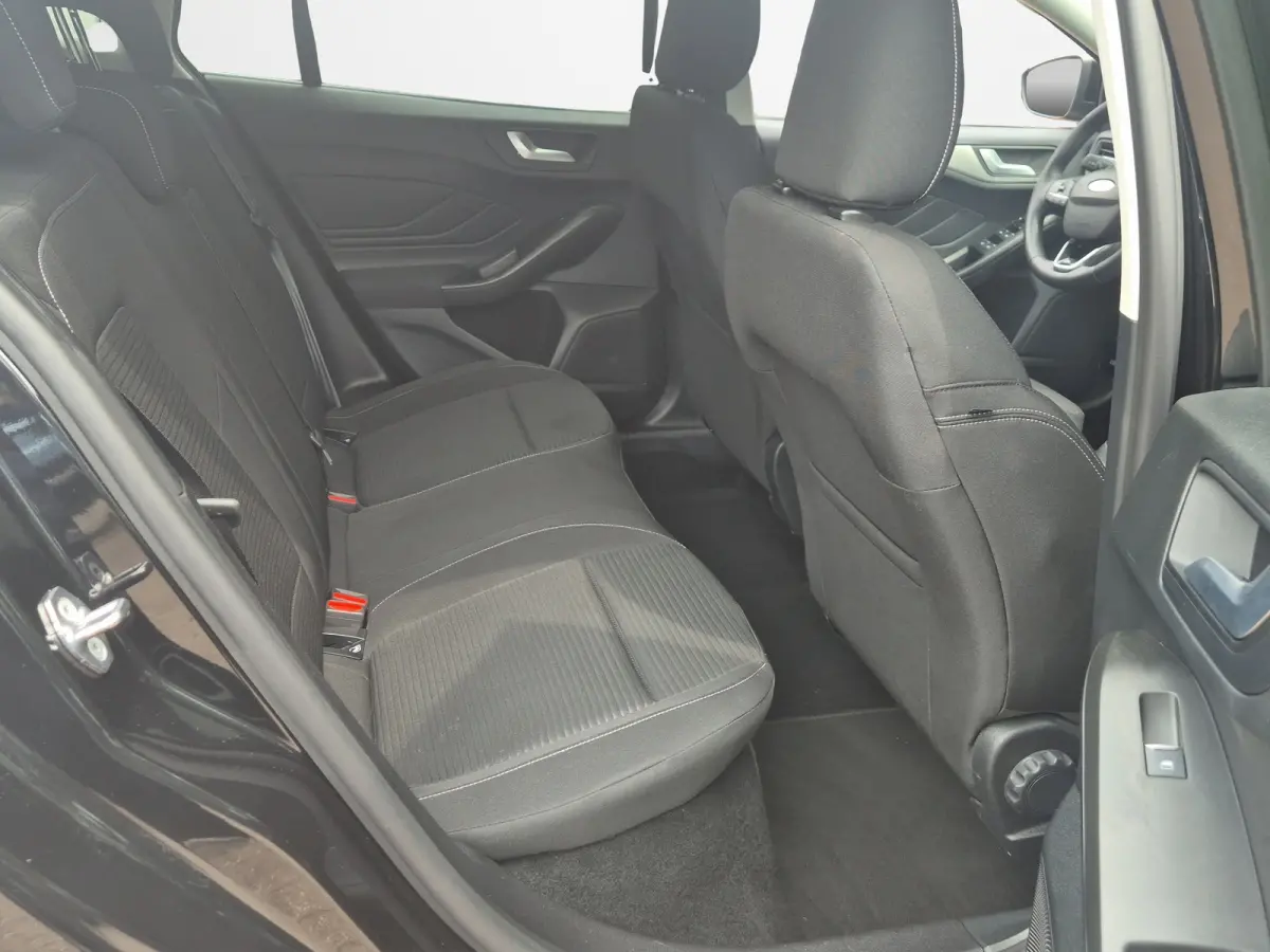 1.0 EcoBoost Hybrid Titanium 155pk | Elekt. Trekhaak | Winterpack | Adaptive Cruise | Dodehoek Detectie