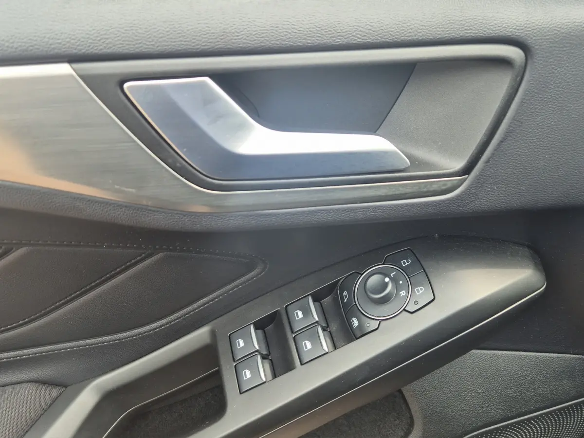 1.0 EcoBoost Hybrid Titanium 155pk | Elekt. Trekhaak | Winterpack | Adaptive Cruise | Dodehoek Detectie