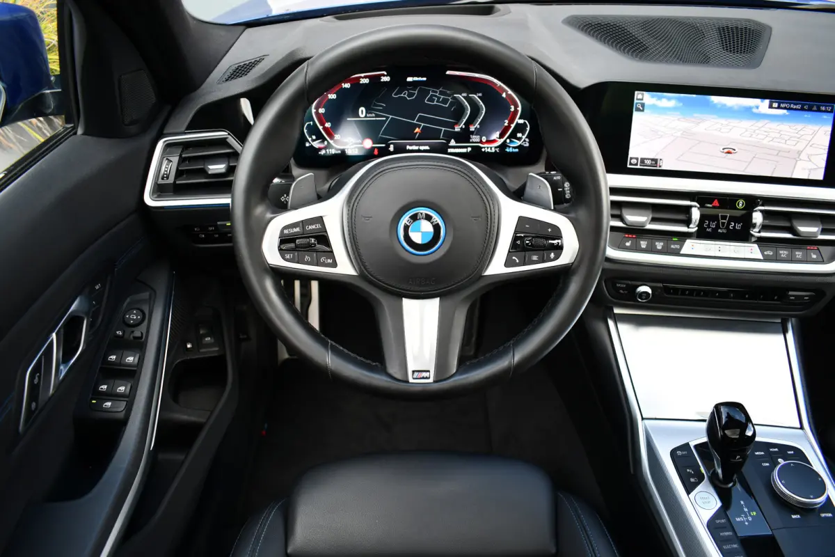 330e xDrive M-Sport Pano Trekh El-zetels HUD Laser 19inch Adp-onderstel