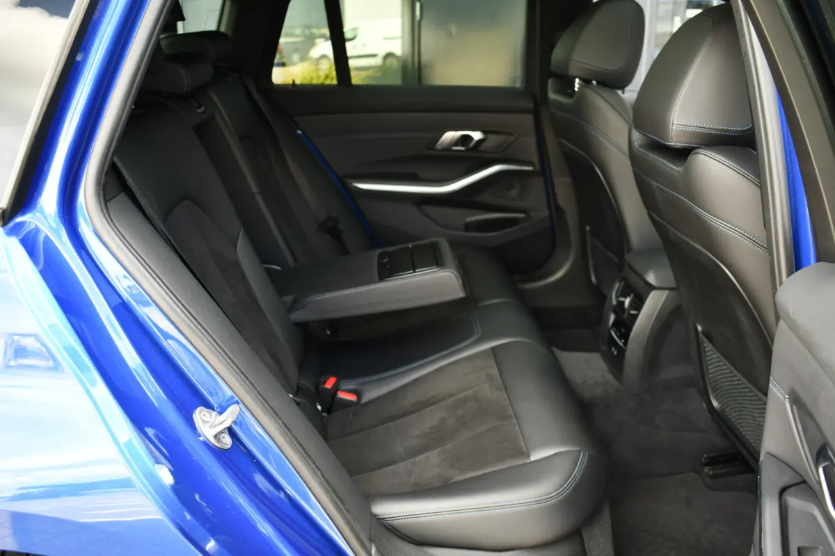 330e xDrive M-Sport Pano Trekh El-zetels HUD Laser 19inch Adp-onderstel