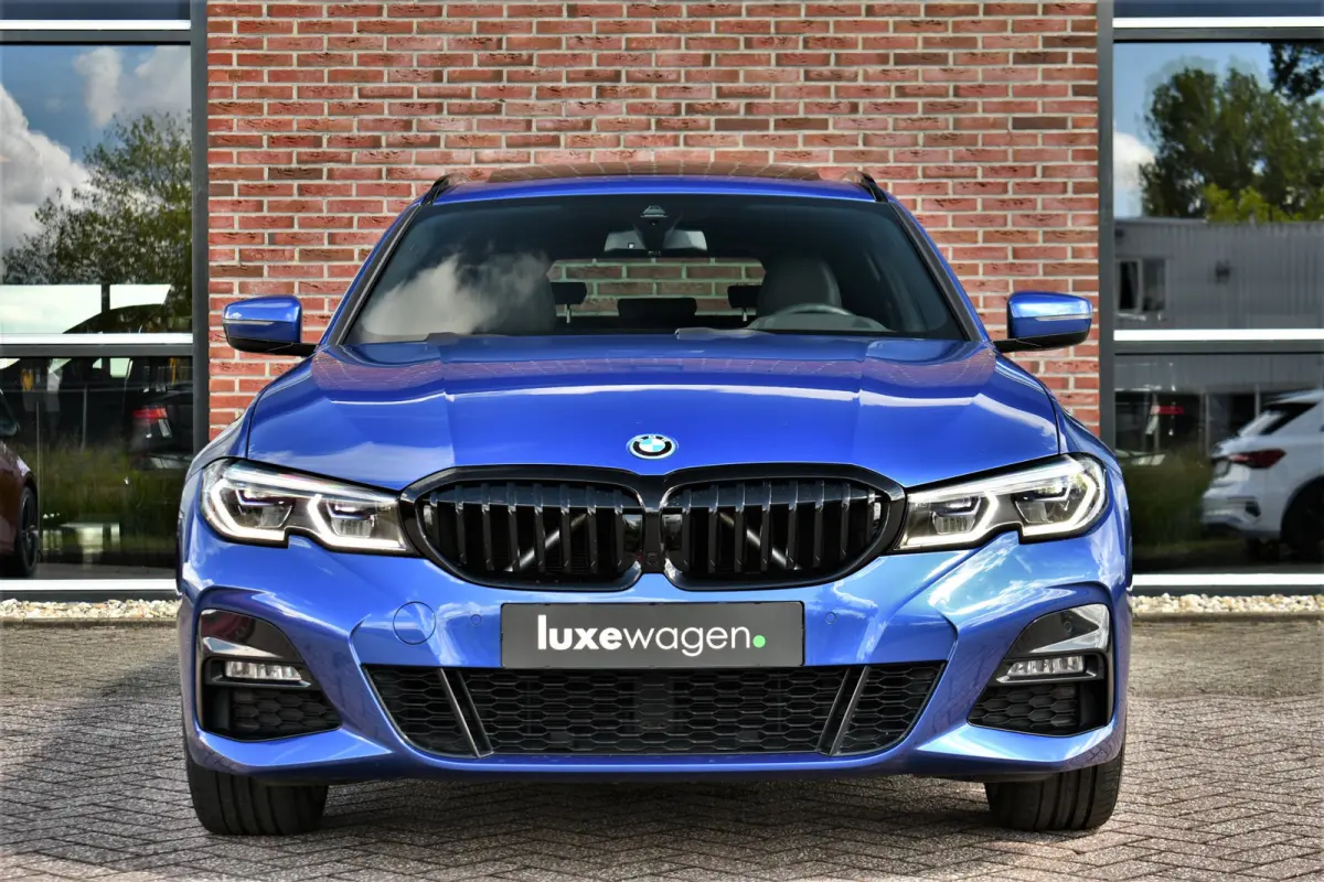 330e xDrive M-Sport Pano Trekh El-zetels HUD Laser 19inch Adp-onderstel