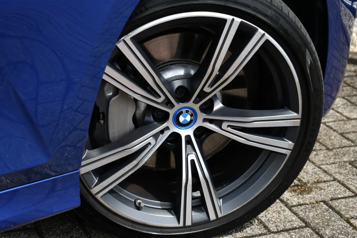 330e xDrive M-Sport Pano Trekh El-zetels HUD Laser 19inch Adp-onderstel