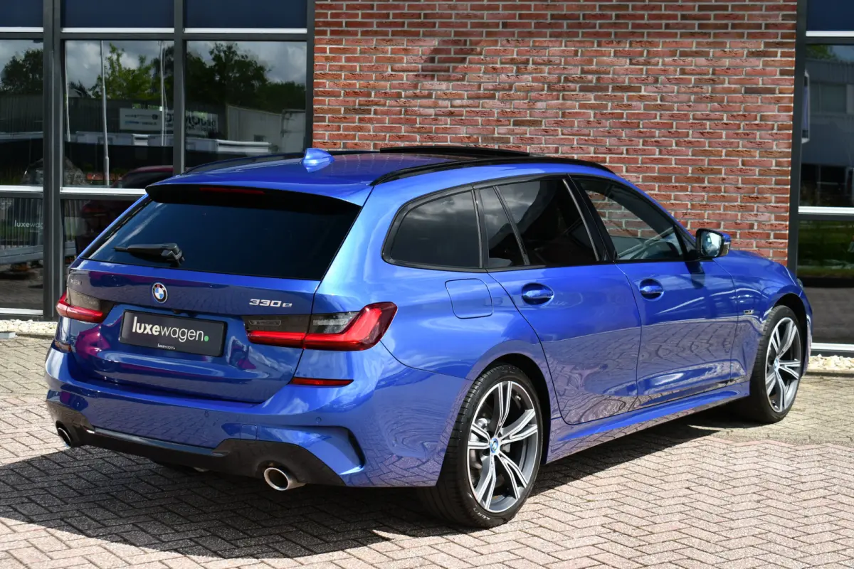 330e xDrive M-Sport Pano Trekh El-zetels HUD Laser 19inch Adp-onderstel