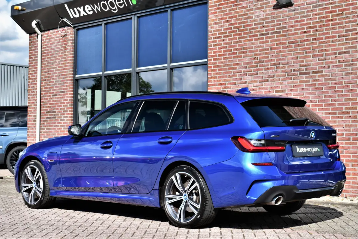 330e xDrive M-Sport Pano Trekh El-zetels HUD Laser 19inch Adp-onderstel