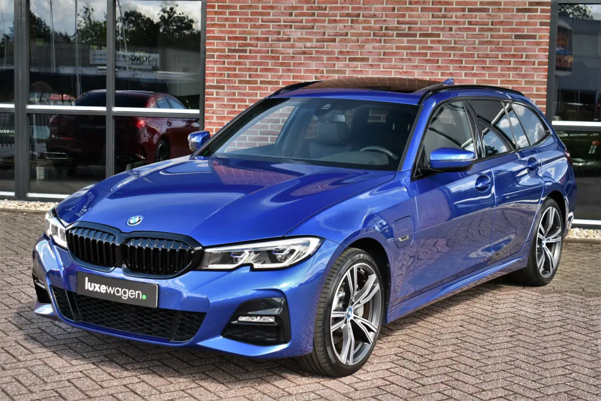 330e xDrive M-Sport Pano Trekh El-zetels HUD Laser 19inch Adp-onderstel