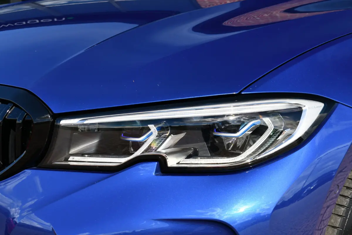 330e xDrive M-Sport Pano Trekh El-zetels HUD Laser 19inch Adp-onderstel
