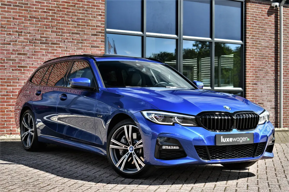 330e xDrive M-Sport Pano Trekh El-zetels HUD Laser 19inch Adp-onderstel