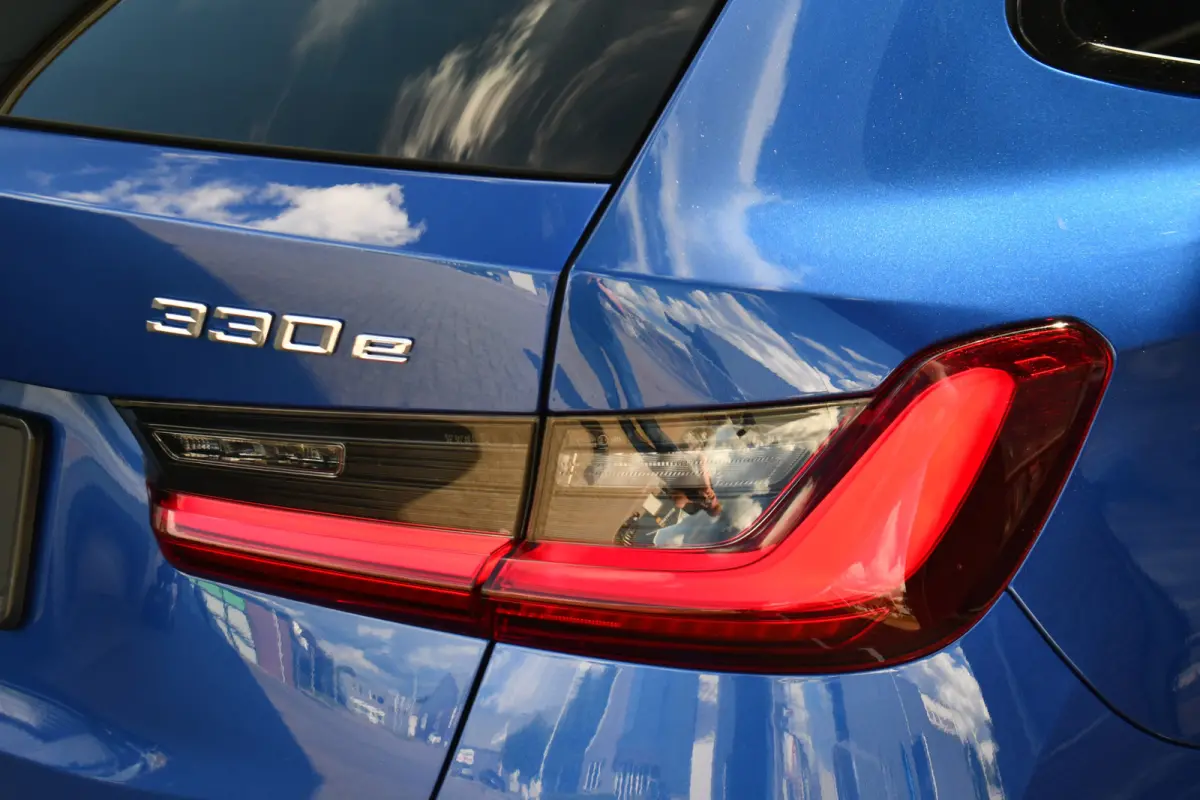 330e xDrive M-Sport Pano Trekh El-zetels HUD Laser 19inch Adp-onderstel
