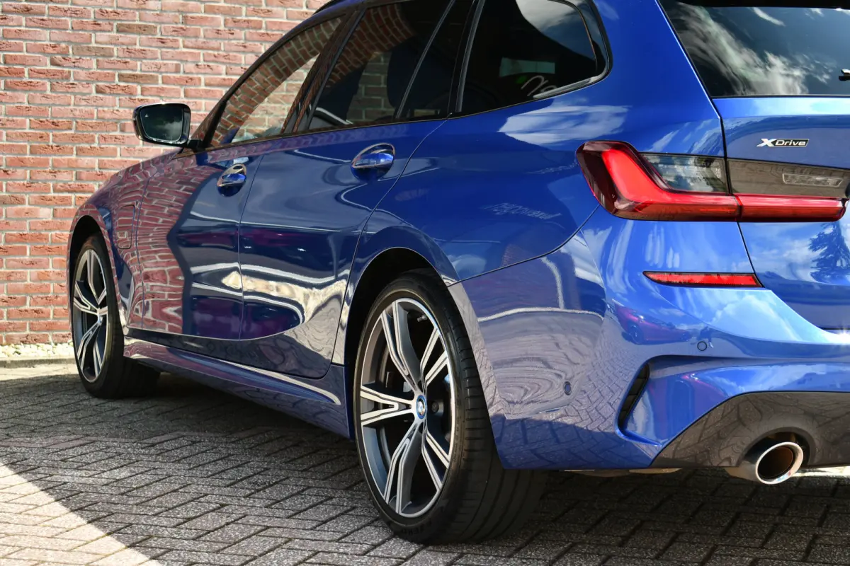 330e xDrive M-Sport Pano Trekh El-zetels HUD Laser 19inch Adp-onderstel