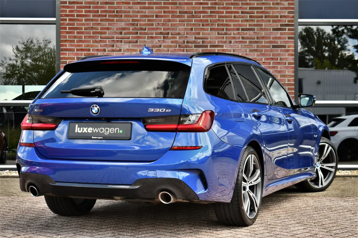 330e xDrive M-Sport Pano Trekh El-zetels HUD Laser 19inch Adp-onderstel