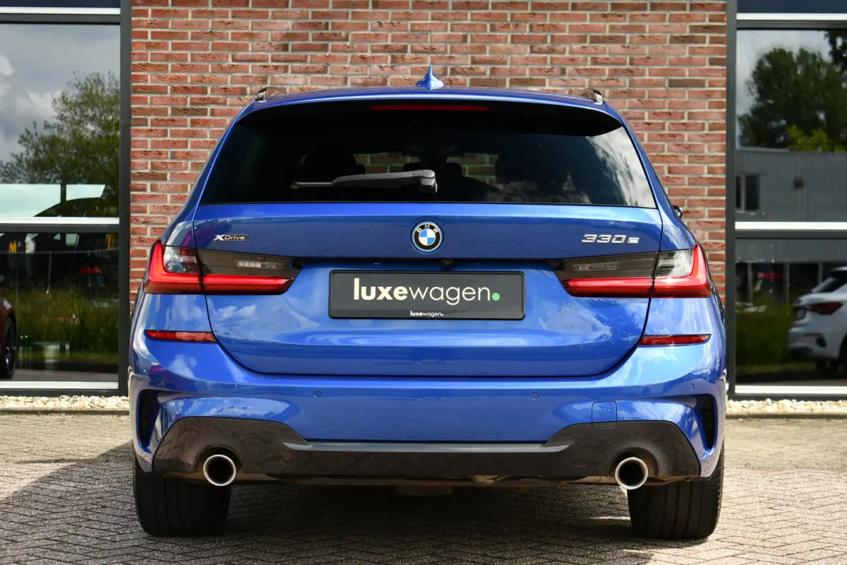 330e xDrive M-Sport Pano Trekh El-zetels HUD Laser 19inch Adp-onderstel