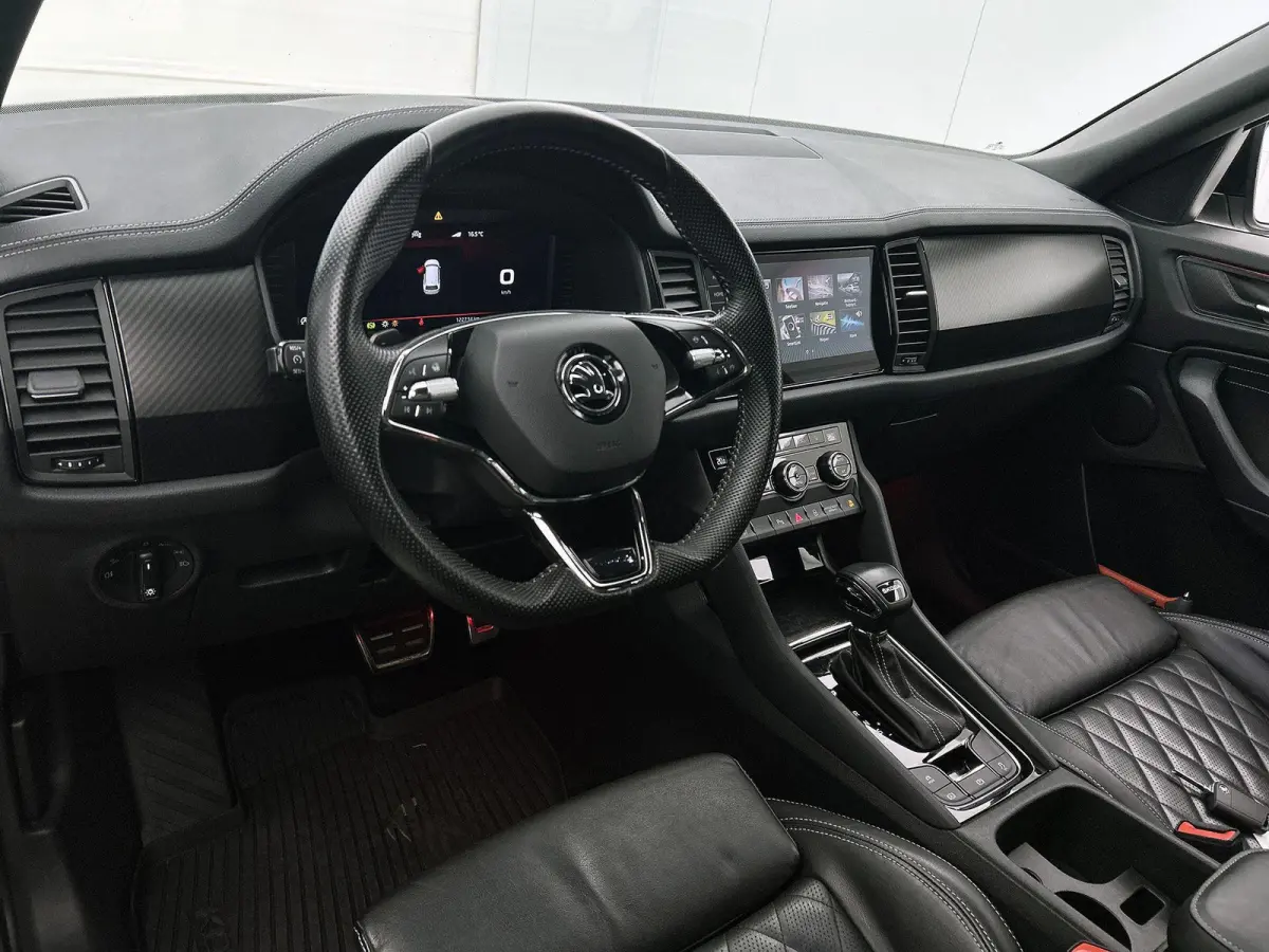 1.5 TSI Sportline Business | Automaat | Apple Carplay / Android Auto | Stoelventilatie | Stoelverwarming | Achteruitrijcamera | Parkeersensoren | Lederen Bekleding |
