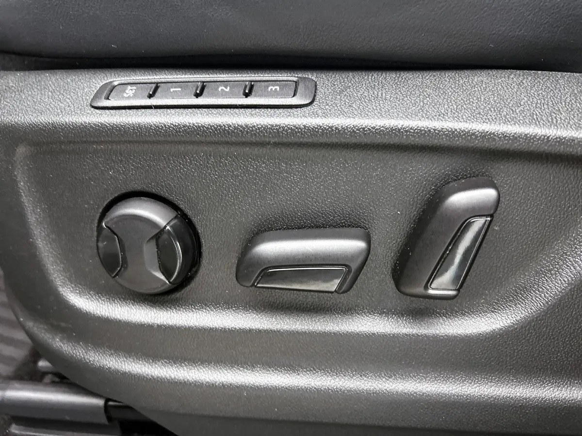 1.5 TSI Sportline Business | Automaat | Apple Carplay / Android Auto | Stoelventilatie | Stoelverwarming | Achteruitrijcamera | Parkeersensoren | Lederen Bekleding |