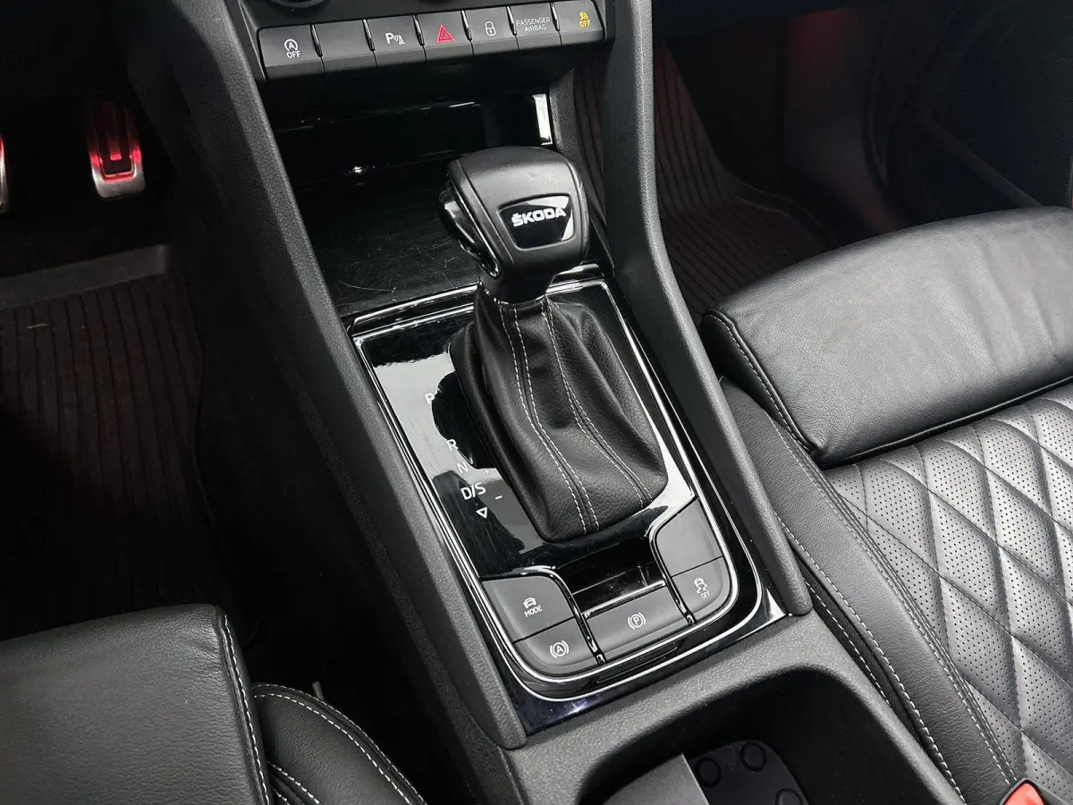 1.5 TSI Sportline Business | Automaat | Apple Carplay / Android Auto | Stoelventilatie | Stoelverwarming | Achteruitrijcamera | Parkeersensoren | Lederen Bekleding |