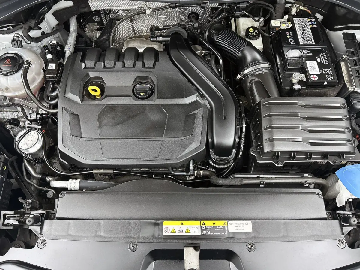 1.5 TSI Sportline Business | Automaat | Apple Carplay / Android Auto | Stoelventilatie | Stoelverwarming | Achteruitrijcamera | Parkeersensoren | Lederen Bekleding |