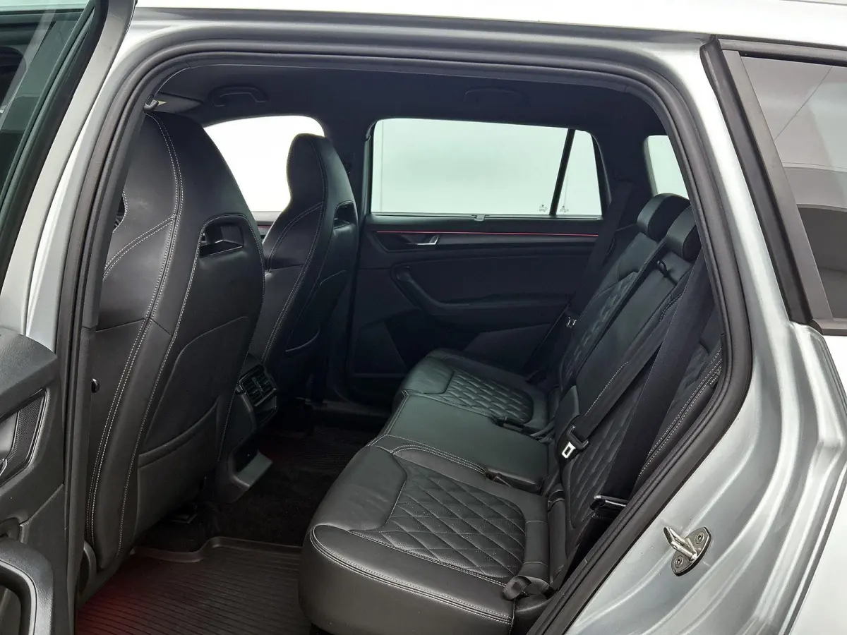 1.5 TSI Sportline Business | Automaat | Apple Carplay / Android Auto | Stoelventilatie | Stoelverwarming | Achteruitrijcamera | Parkeersensoren | Lederen Bekleding |