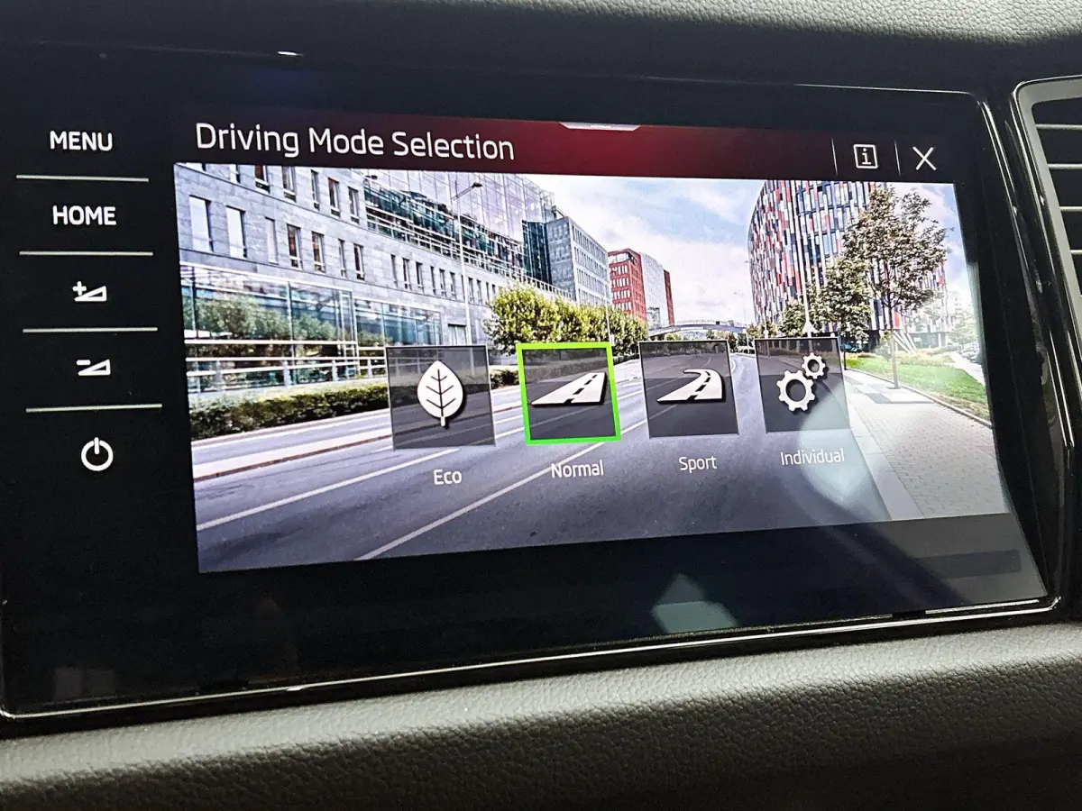 1.5 TSI Sportline Business | Automaat | Apple Carplay / Android Auto | Stoelventilatie | Stoelverwarming | Achteruitrijcamera | Parkeersensoren | Lederen Bekleding |