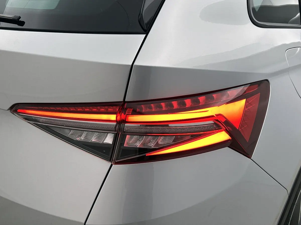 1.5 TSI Sportline Business | Automaat | Apple Carplay / Android Auto | Stoelventilatie | Stoelverwarming | Achteruitrijcamera | Parkeersensoren | Lederen Bekleding |