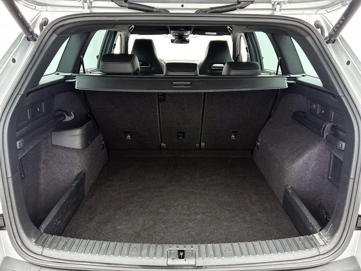 1.5 TSI Sportline Business | Automaat | Apple Carplay / Android Auto | Stoelventilatie | Stoelverwarming | Achteruitrijcamera | Parkeersensoren | Lederen Bekleding |
