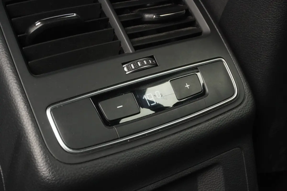 40 TFSI Quattro S edition / MatrixLED / Camera / AudiSound / Terragrijs / DEC-2021 / = DEALER ONDERHOUDEN !!