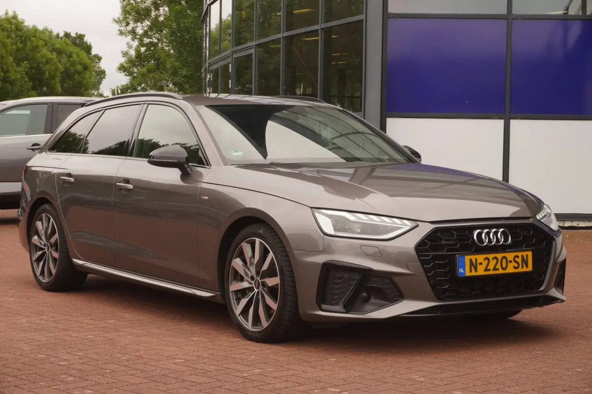 40 TFSI Quattro S edition / MatrixLED / Camera / AudiSound / Terragrijs / DEC-2021 / = DEALER ONDERHOUDEN !!