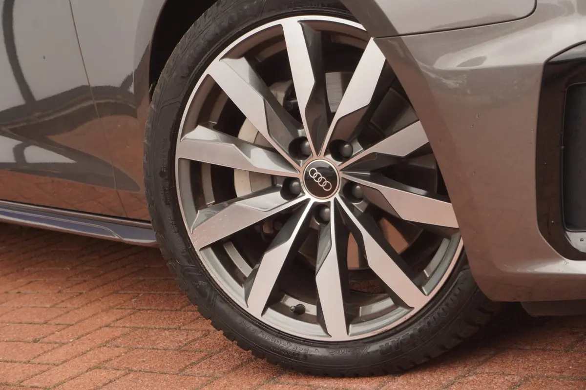 40 TFSI Quattro S edition / MatrixLED / Camera / AudiSound / Terragrijs / DEC-2021 / = DEALER ONDERHOUDEN !!
