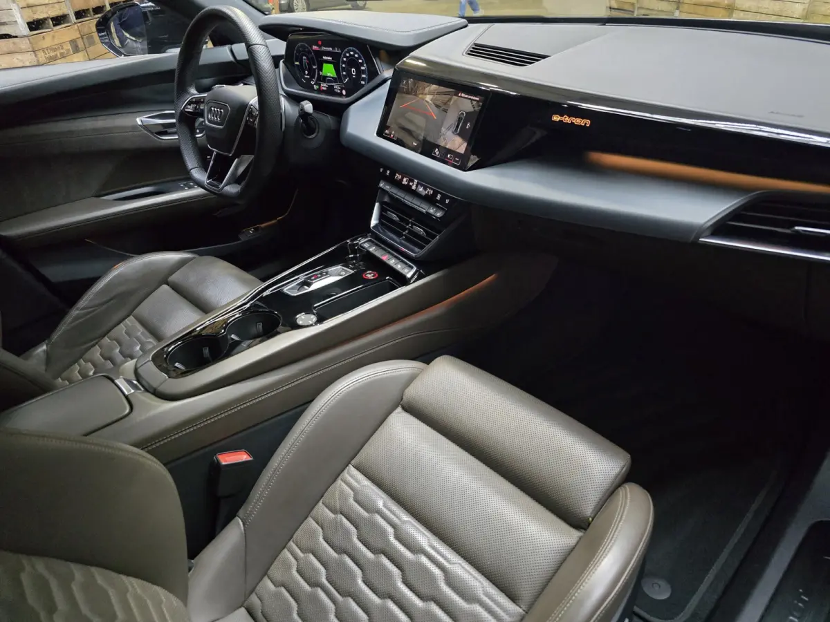 GT edition ZERO 93 kWh Pano Leder/alcantara 4WBS HUD 360 B&O 20"LM