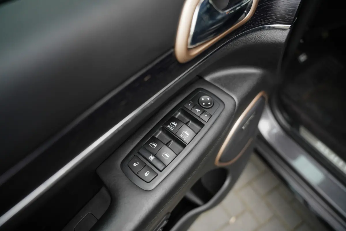 3.0 V6 251 pk CRD Summit Grijs-Kenteken / Lucht-Vering/ Pano-Dak/ Harman&Kardon/ Stoel+Stuur-Verw./Stoel-Ventilatie/ Bi-Xenon/ Keyless/ Navigatie/ Camera/ Trekhaak/ 20'' LMV