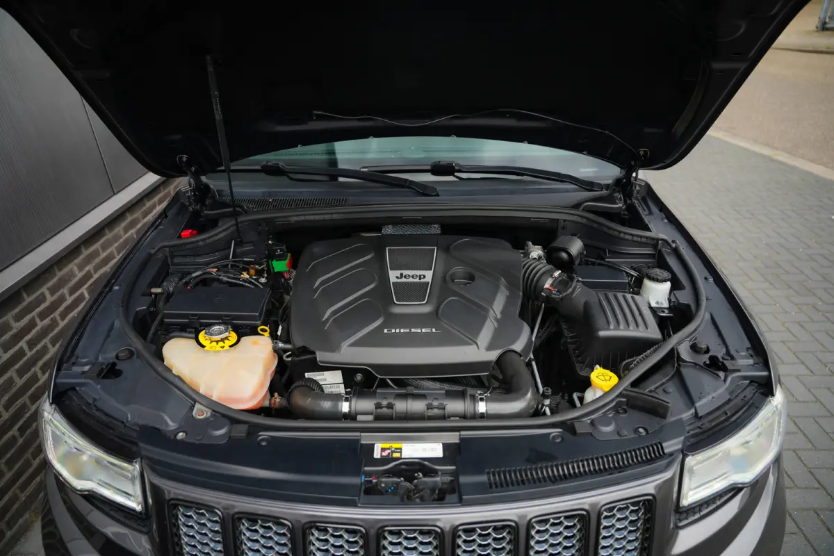 3.0 V6 251 pk CRD Summit Grijs-Kenteken / Lucht-Vering/ Pano-Dak/ Harman&Kardon/ Stoel+Stuur-Verw./Stoel-Ventilatie/ Bi-Xenon/ Keyless/ Navigatie/ Camera/ Trekhaak/ 20'' LMV