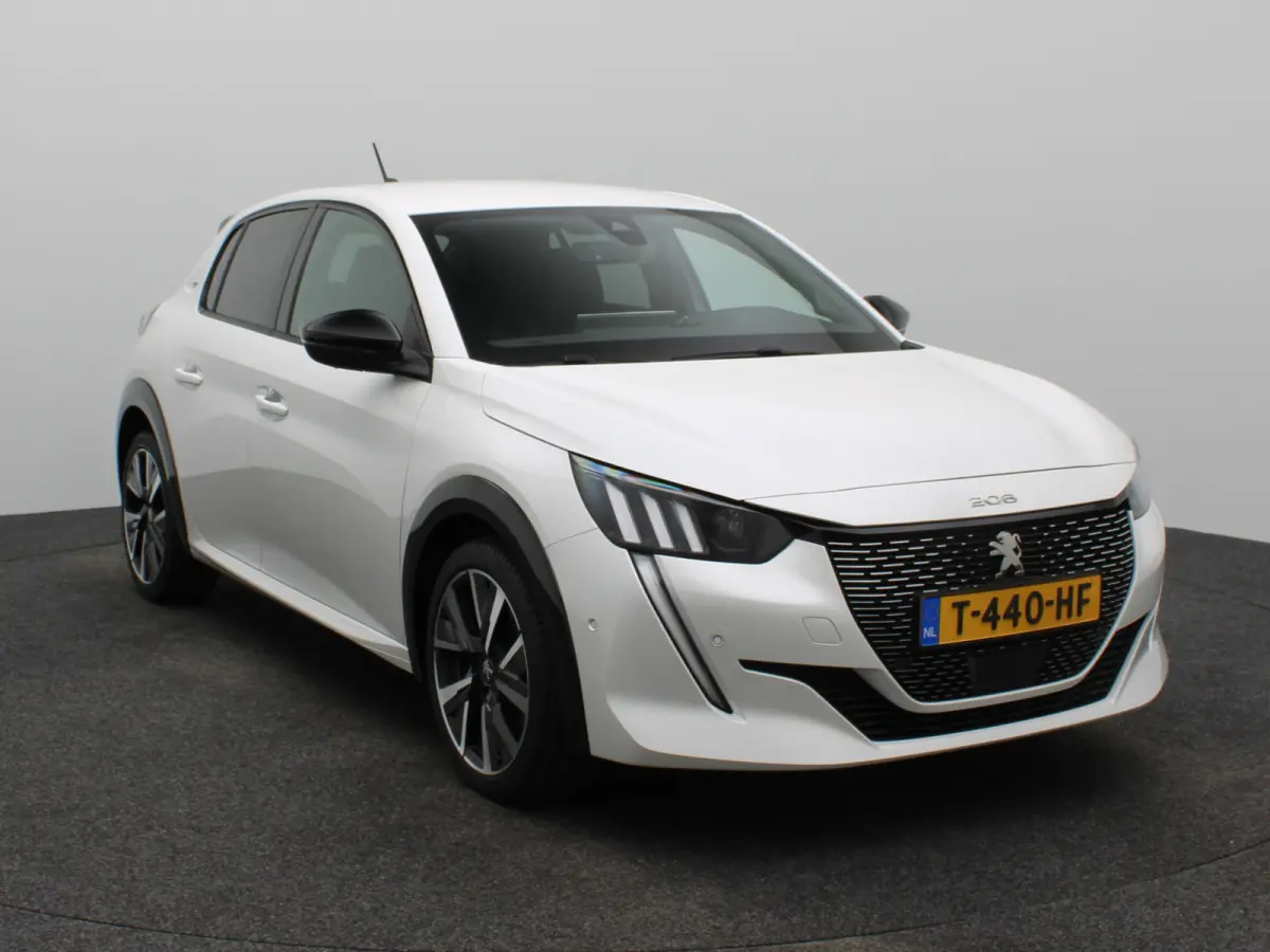 1.2 PureTech GT Pack Automaat | Cruise Control | Keyless | Camera | Climate Control | Appel Carplay/Android auto | 17" Lichtmetalen Velgen