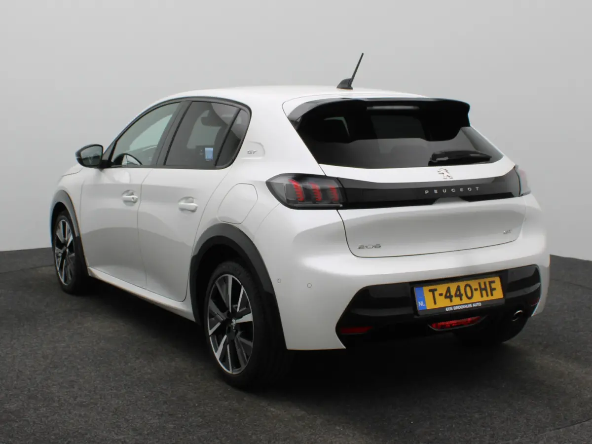 1.2 PureTech GT Pack Automaat | Cruise Control | Keyless | Camera | Climate Control | Appel Carplay/Android auto | 17" Lichtmetalen Velgen