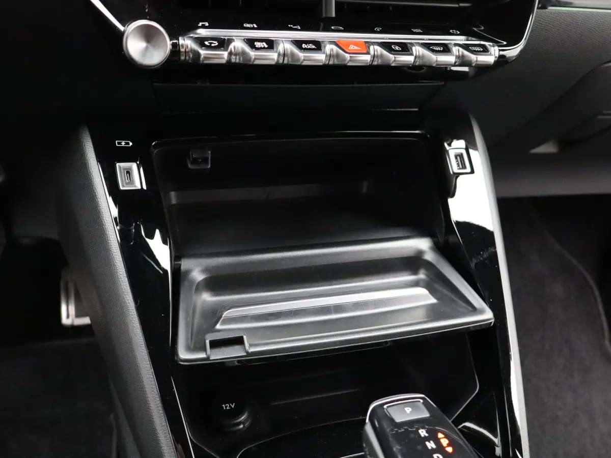 1.2 PureTech GT Pack Automaat | Cruise Control | Keyless | Camera | Climate Control | Appel Carplay/Android auto | 17" Lichtmetalen Velgen