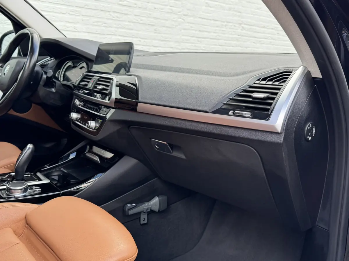 XDrive20i High Executive Pano Trekhaak clima Automaat Lederbekl 4WD