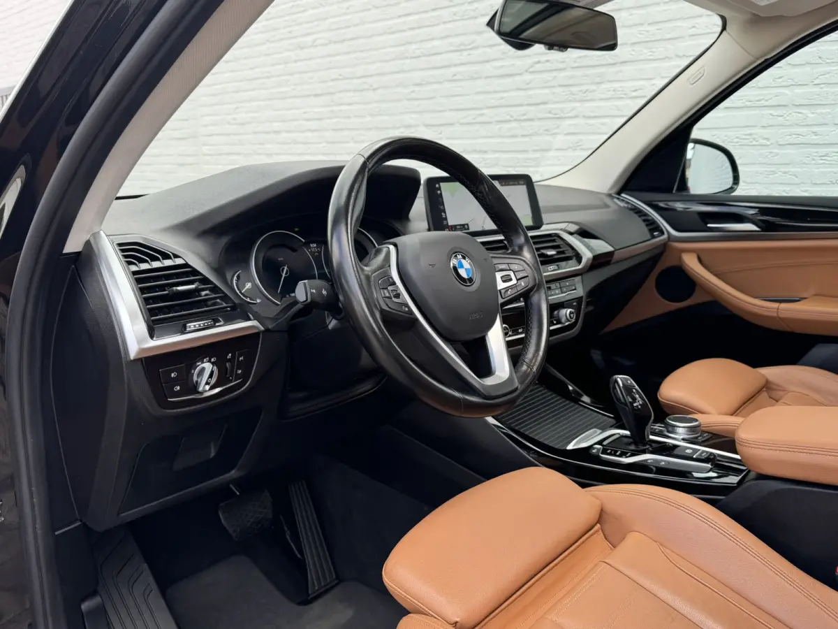 XDrive20i High Executive Pano Trekhaak clima Automaat Lederbekl 4WD