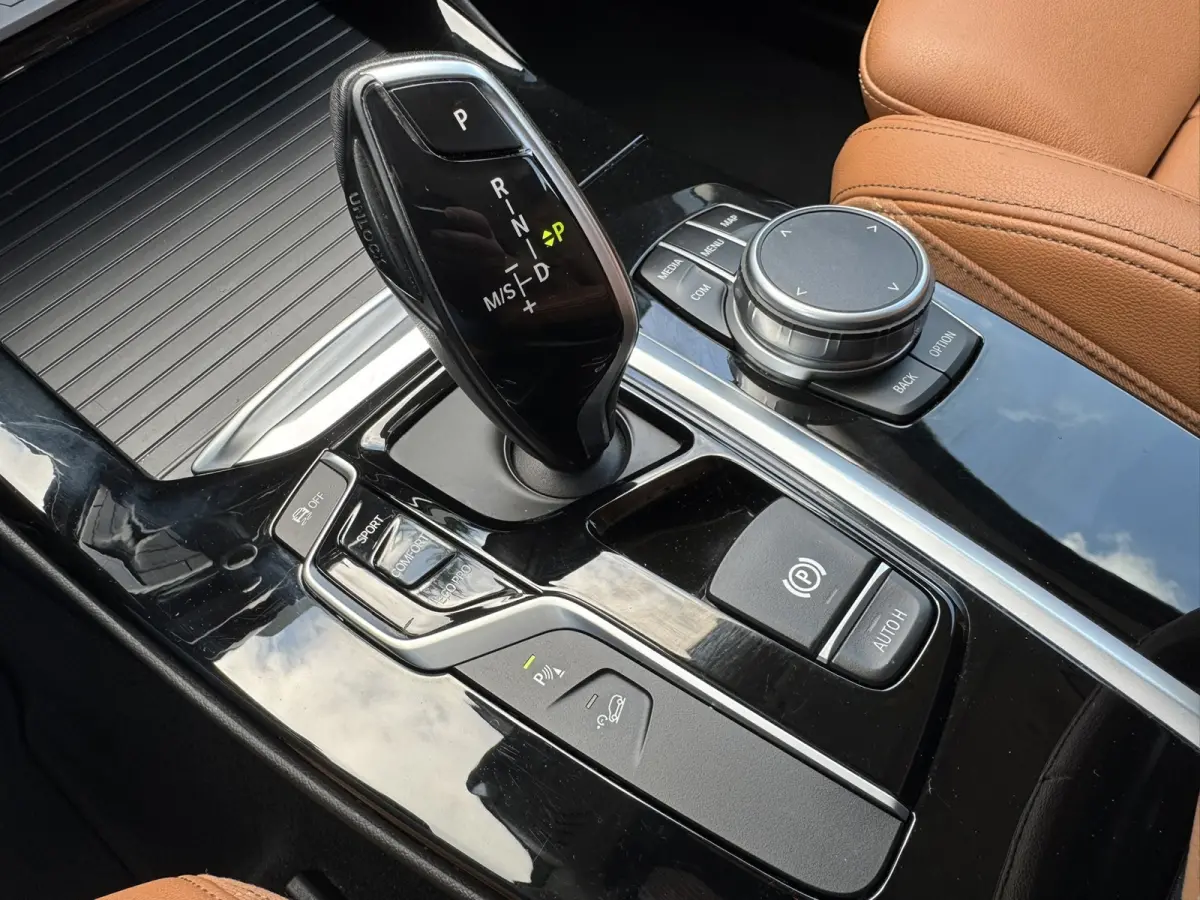 XDrive20i High Executive Pano Trekhaak clima Automaat Lederbekl 4WD