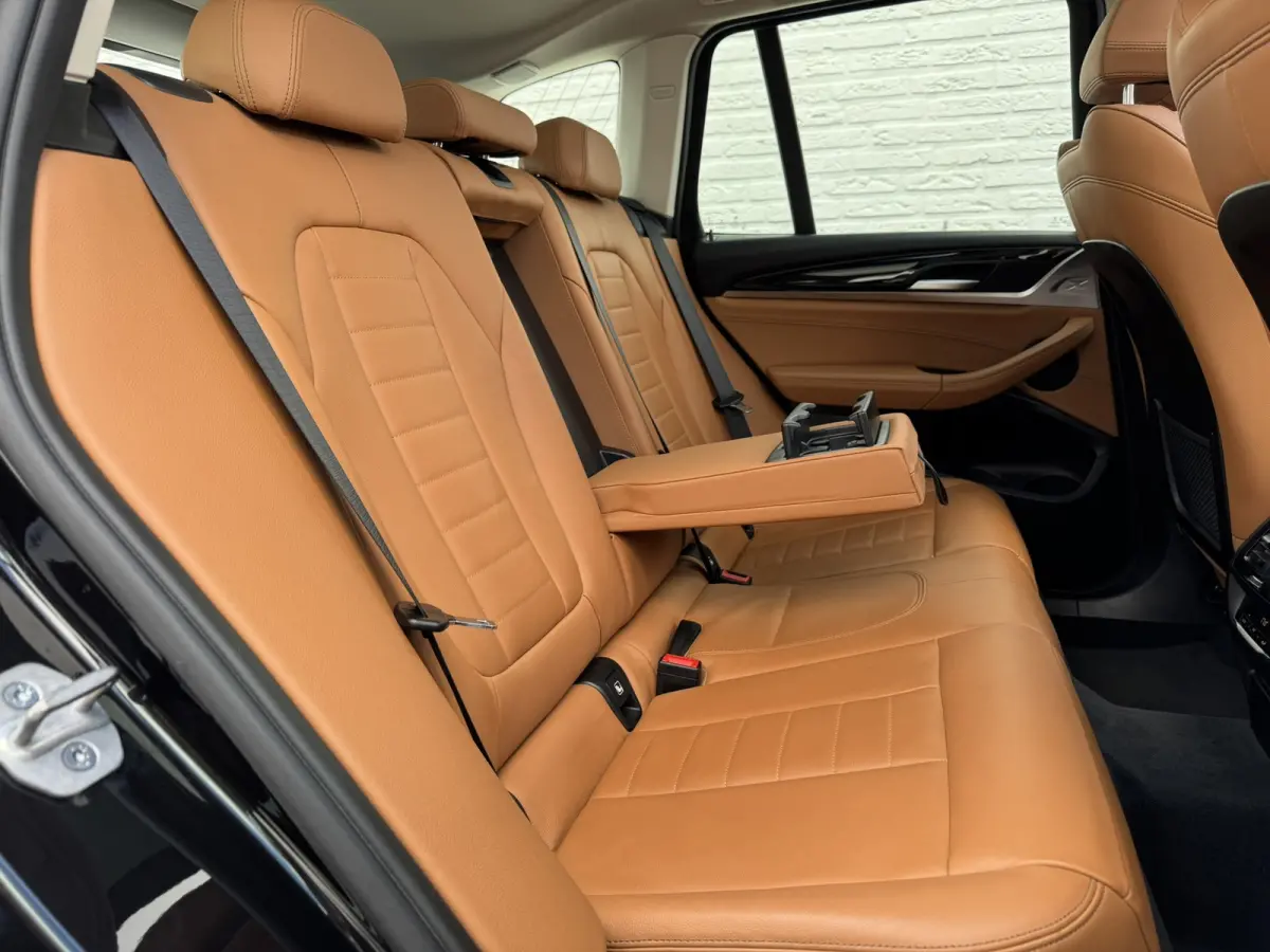 XDrive20i High Executive Pano Trekhaak clima Automaat Lederbekl 4WD