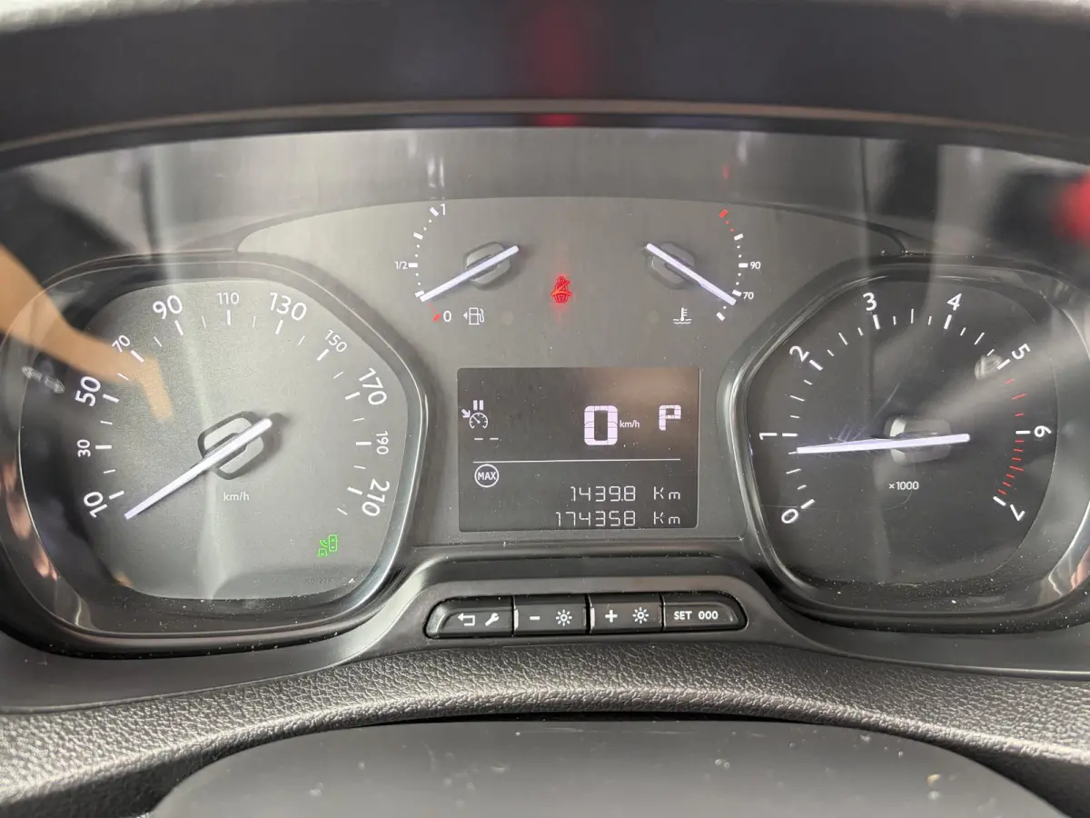 2.0 HDI 180*AUTOM.*NAVI*CRUISE*CAM*TEL*LED*PDC*