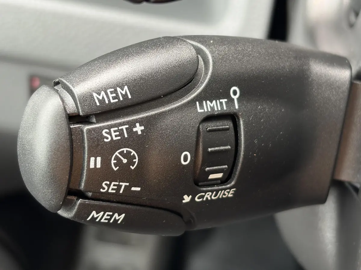 2.0 HDI 180*AUTOM.*NAVI*CRUISE*CAM*TEL*LED*PDC*