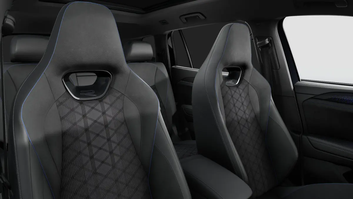 1.5 eHybrid R-Line Edition 204 PK | Automaat | Panoramaschuif-kanteldak | Trekhaak inklapbaar | 360 graden camera | Head-updisplay | IQ.LIGHT | Climatronic | Voorstoelen met massagefunctie |