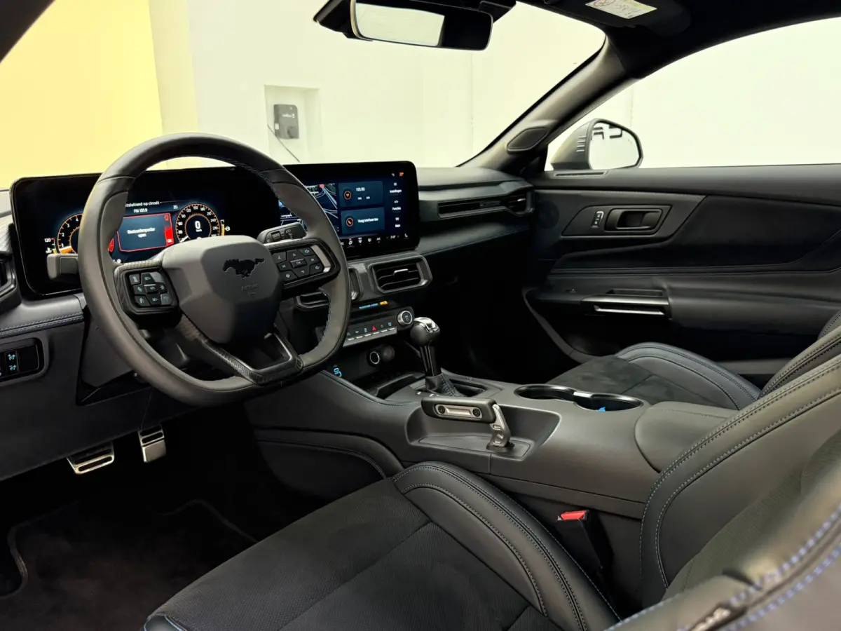 USA GT 5.0 V8 Dark Horse Carbon B&O