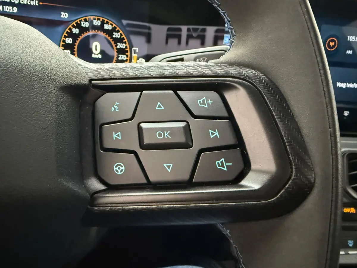 USA GT 5.0 V8 Dark Horse Carbon B&O