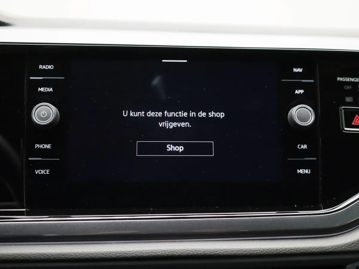 1.0 TSI R-Line | 95 PK | Keyless | Bonneville Velgen | Digital Cockpit PRO | Apple Carplay / Android Auto | Climatronic (Automatische Airco)