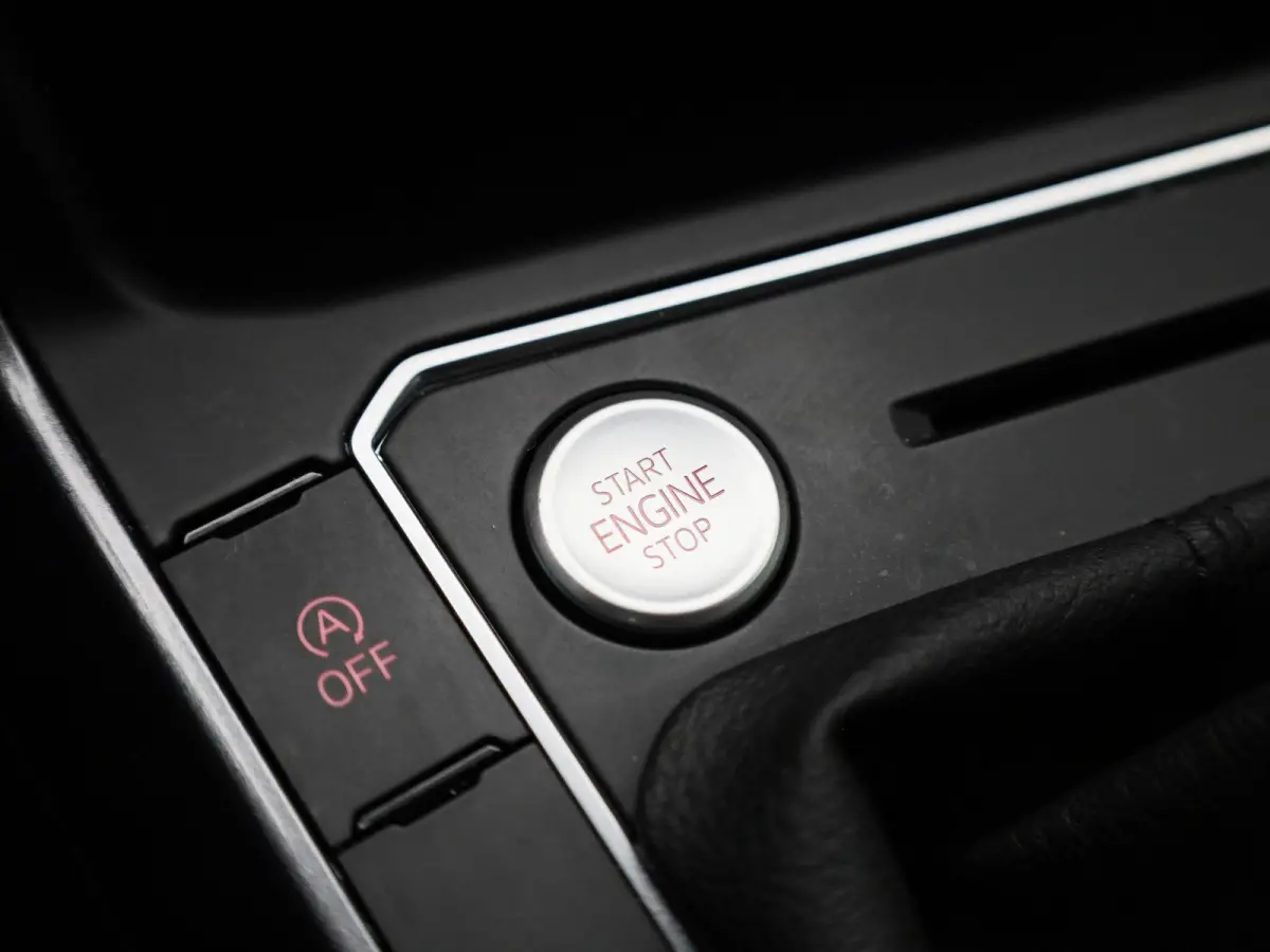 1.0 TSI R-Line | 95 PK | Keyless | Bonneville Velgen | Digital Cockpit PRO | Apple Carplay / Android Auto | Climatronic (Automatische Airco)